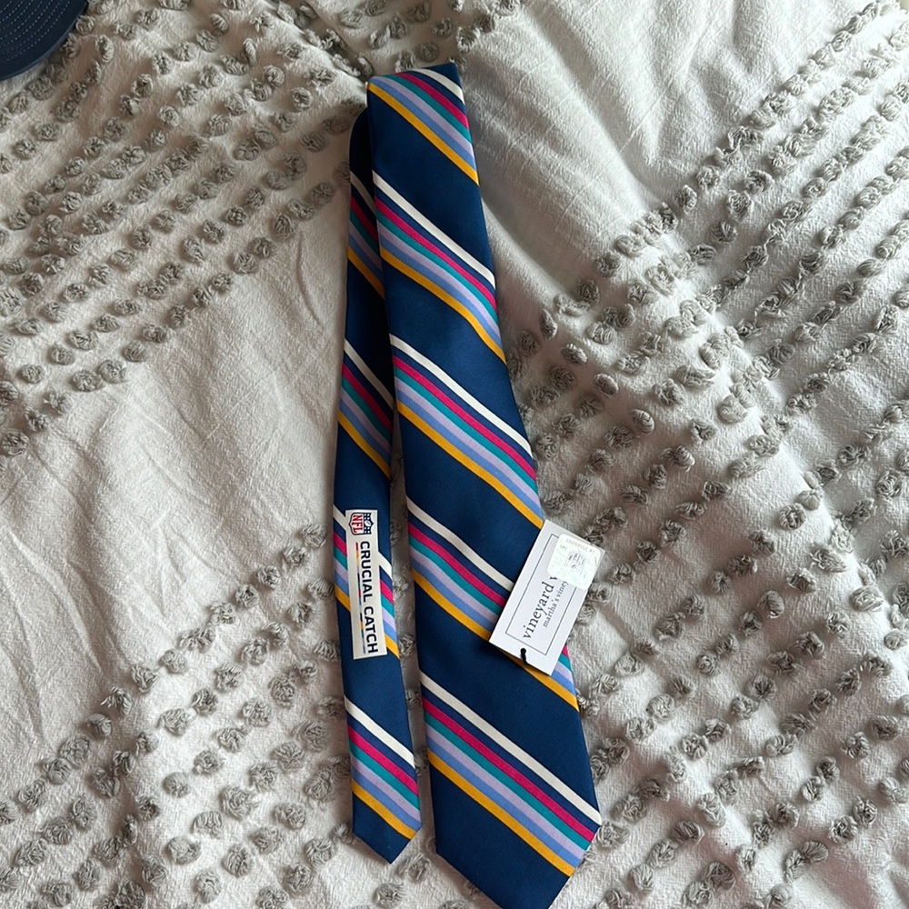Vineyard Vines NFL Navy Tie - Crucial Catch NWT